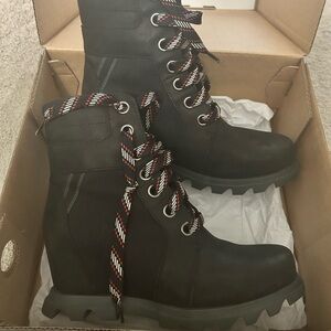 SOREL- Like New- size 7.5- black- Joan of Arctic wedge bootie
